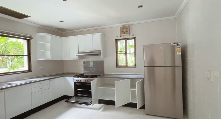 Haus zur Miete mit 4 Zimmer in Pak Kret, Nonthaburi