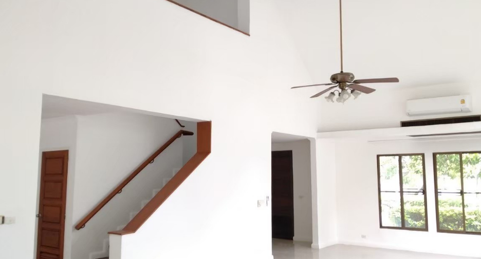 Haus zur Miete mit 4 Zimmer in Pak Kret, Nonthaburi