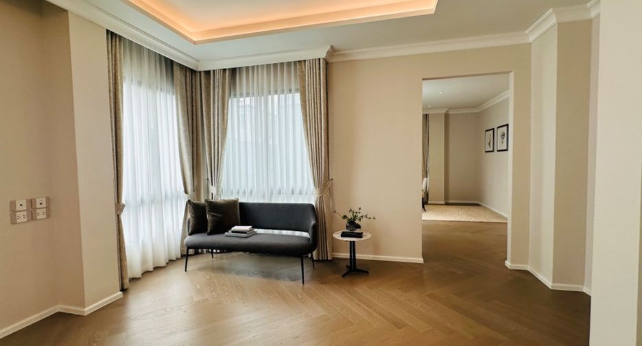For sale 4 bedrooms house in Watthana, Bangkok
