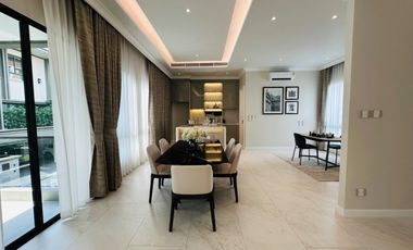 For sale 4 bedrooms house in Watthana, Bangkok