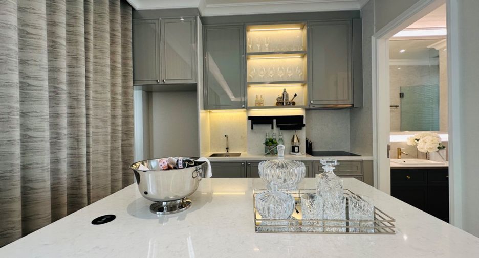 For sale 4 bedrooms house in Watthana, Bangkok