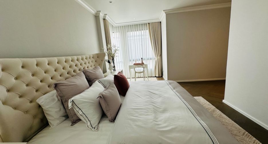 For sale 4 bedrooms house in Watthana, Bangkok