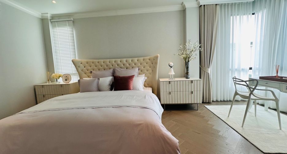 For sale 4 bedrooms house in Watthana, Bangkok