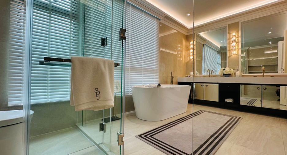 For sale 4 bedrooms house in Watthana, Bangkok
