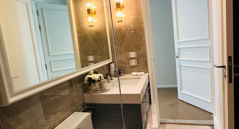 For sale 4 bedrooms house in Watthana, Bangkok