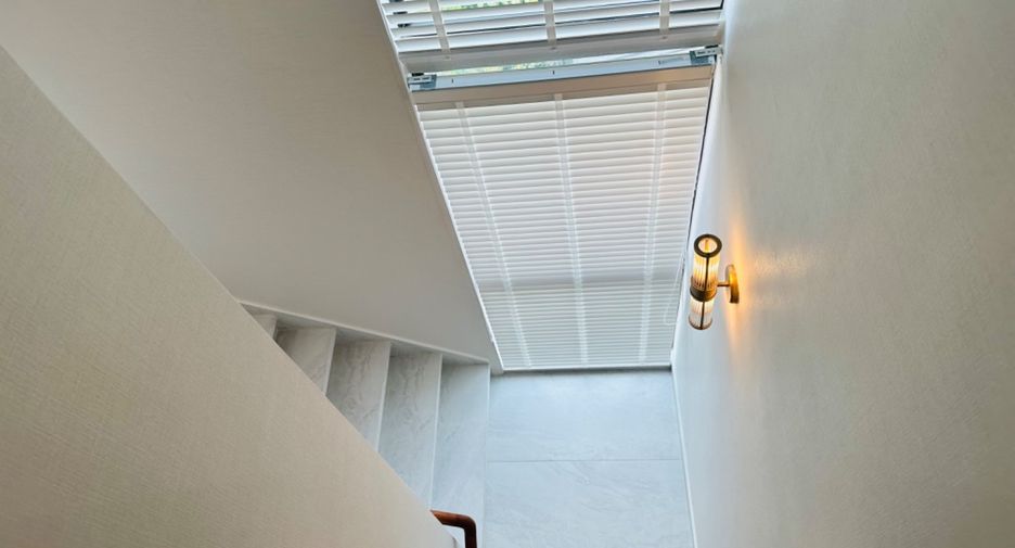 For sale 4 bedrooms house in Watthana, Bangkok