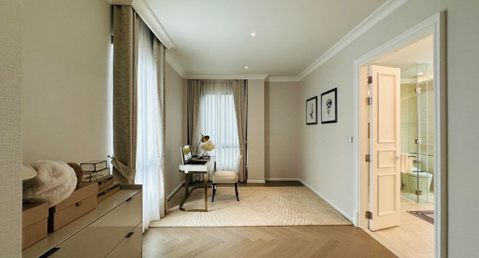 For sale 4 bedrooms house in Watthana, Bangkok