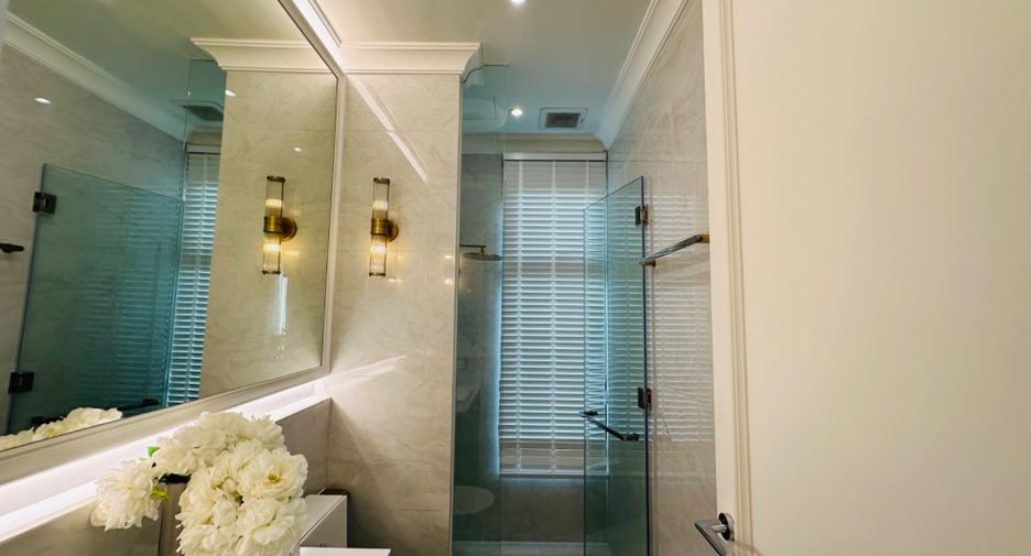 For sale 4 bedrooms house in Watthana, Bangkok