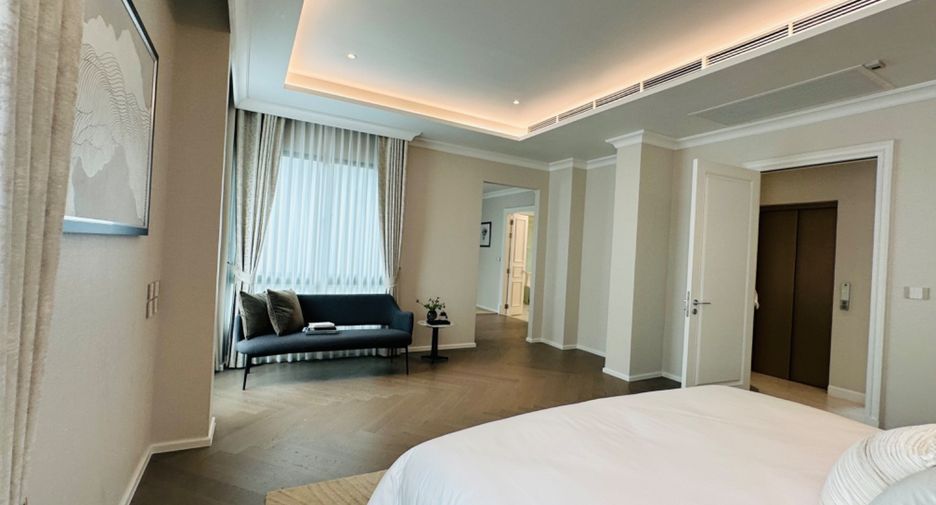 For sale 4 bedrooms house in Watthana, Bangkok