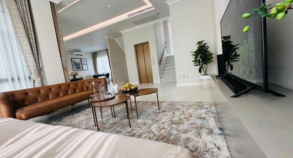For sale 4 bedrooms house in Watthana, Bangkok