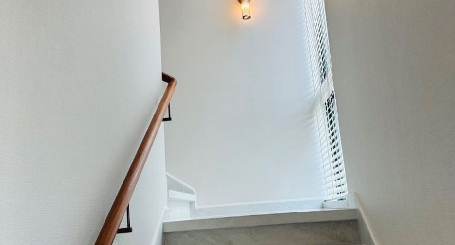 For sale 4 bedrooms house in Watthana, Bangkok