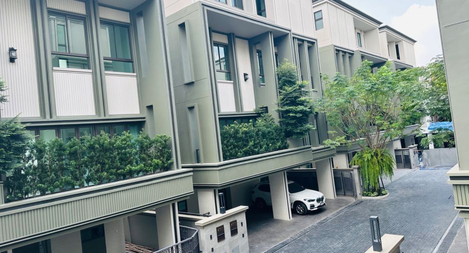 For sale 4 bedrooms house in Watthana, Bangkok