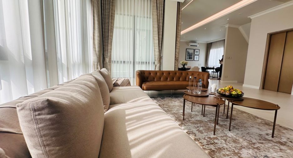 For sale 4 bedrooms house in Watthana, Bangkok