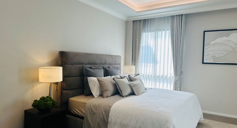 For sale 4 bedrooms house in Watthana, Bangkok