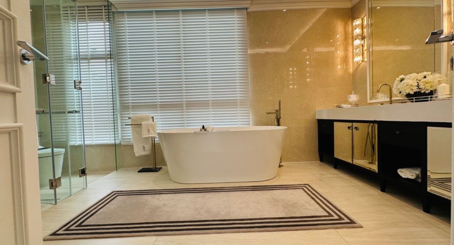 For sale 4 bedrooms house in Watthana, Bangkok