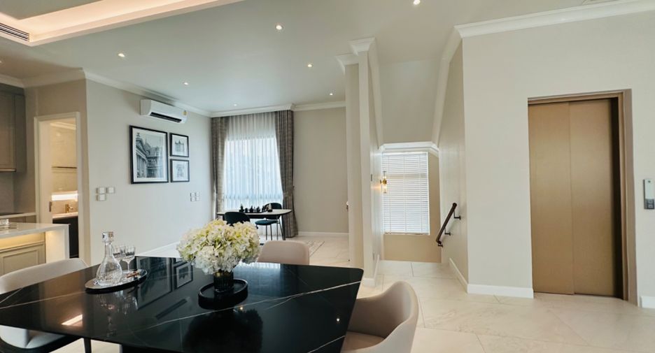 For sale 4 bedrooms house in Watthana, Bangkok