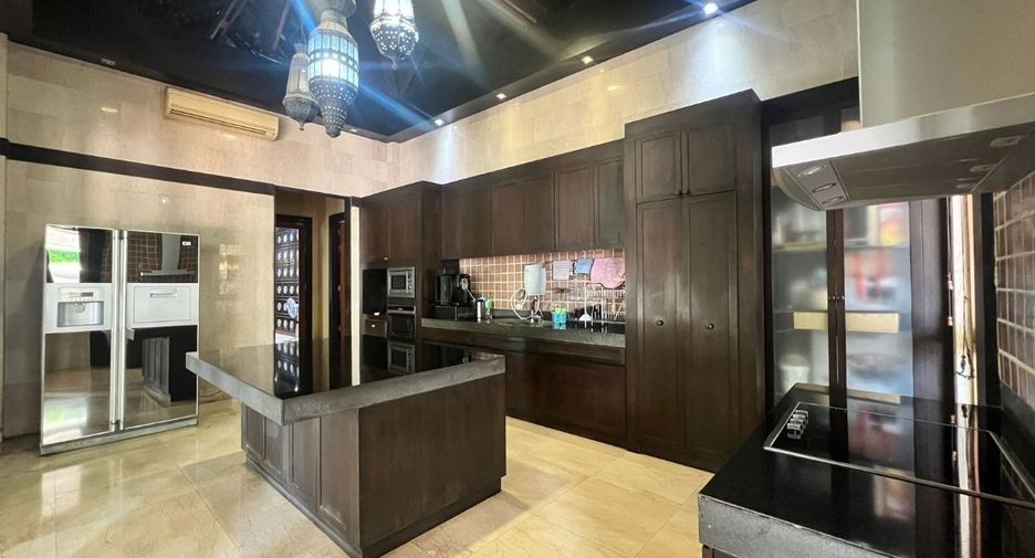 For sale 5 bedrooms house in Bueng Kum, Bangkok
