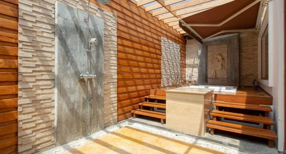 For sale 5 bedrooms house in Bueng Kum, Bangkok
