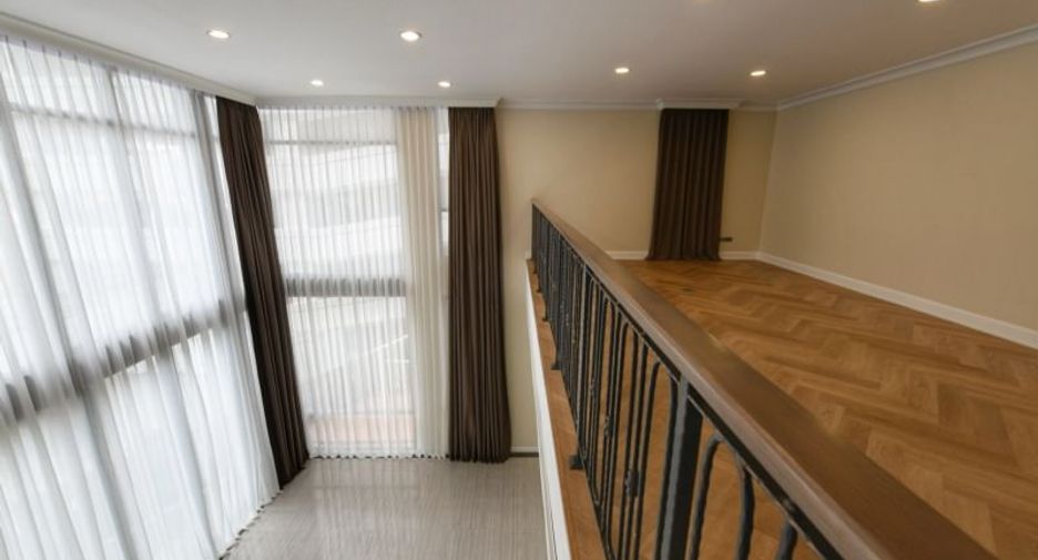 For sale 3 bedrooms house in Watthana, Bangkok
