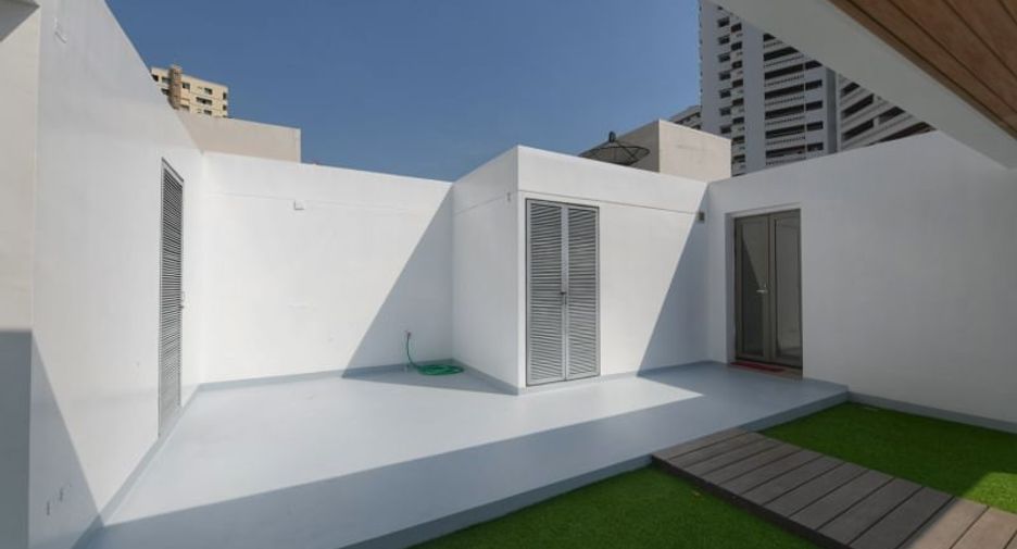 For sale 3 bedrooms house in Watthana, Bangkok