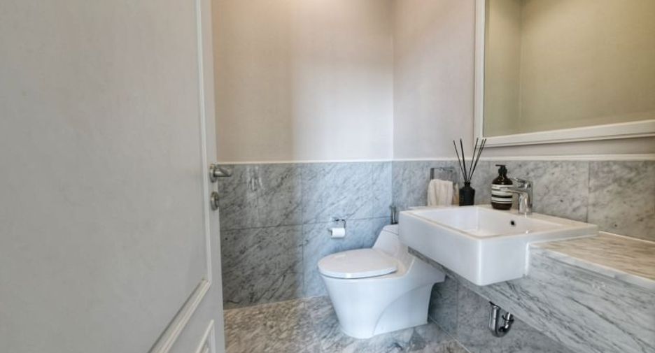 For sale 3 bedrooms house in Watthana, Bangkok