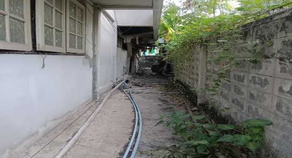 For sale 1 Beds house in Phra Khanong, Bangkok