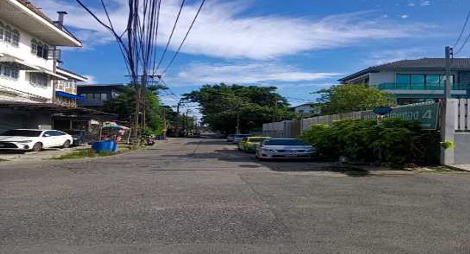 For sale 1 Beds house in Phra Khanong, Bangkok