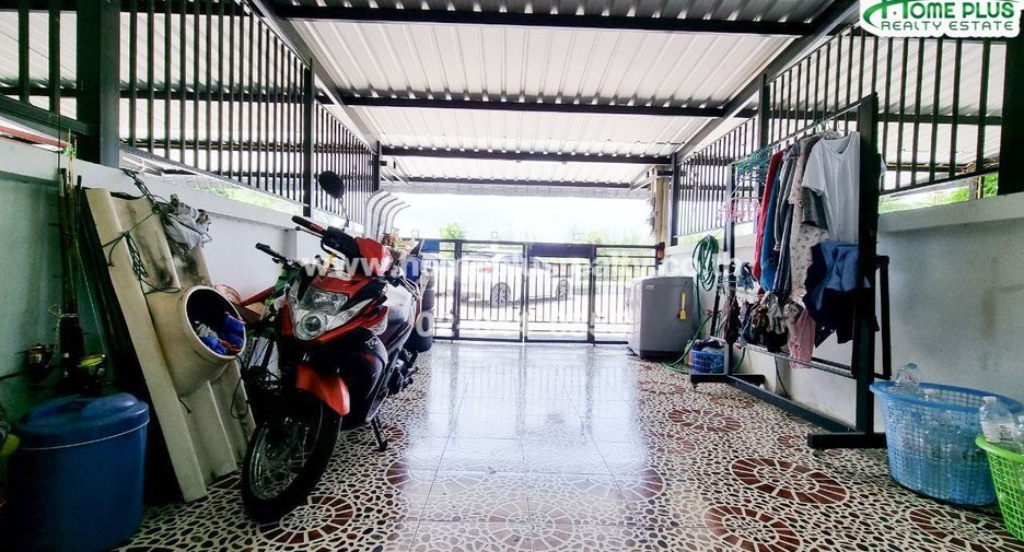 出售 2 卧室 联排别墅 在 Phan Thong, Chon Buri