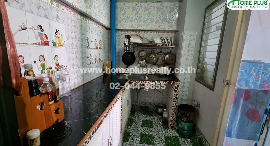 出售 2 卧室 联排别墅 在 Phan Thong, Chon Buri