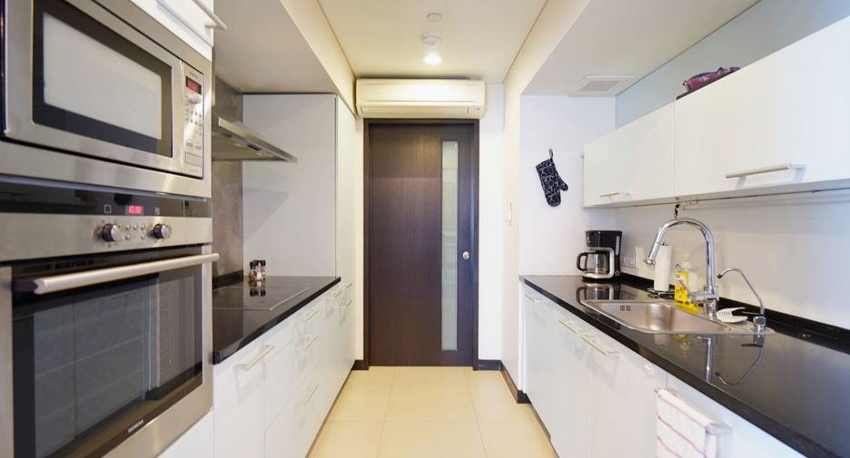 For rent 2 bedrooms condo in Pathum Wan, Bangkok