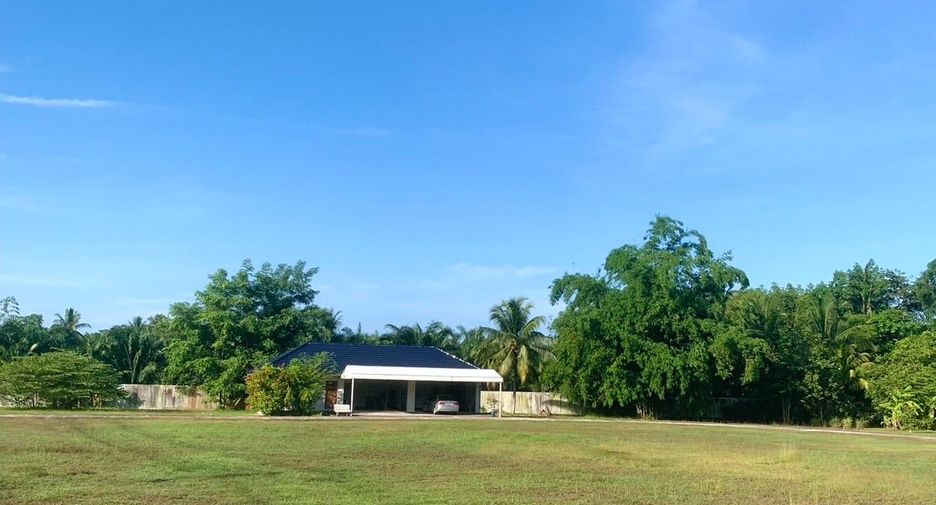 For sale 5 bedrooms house in Thai Mueang, Phang Nga