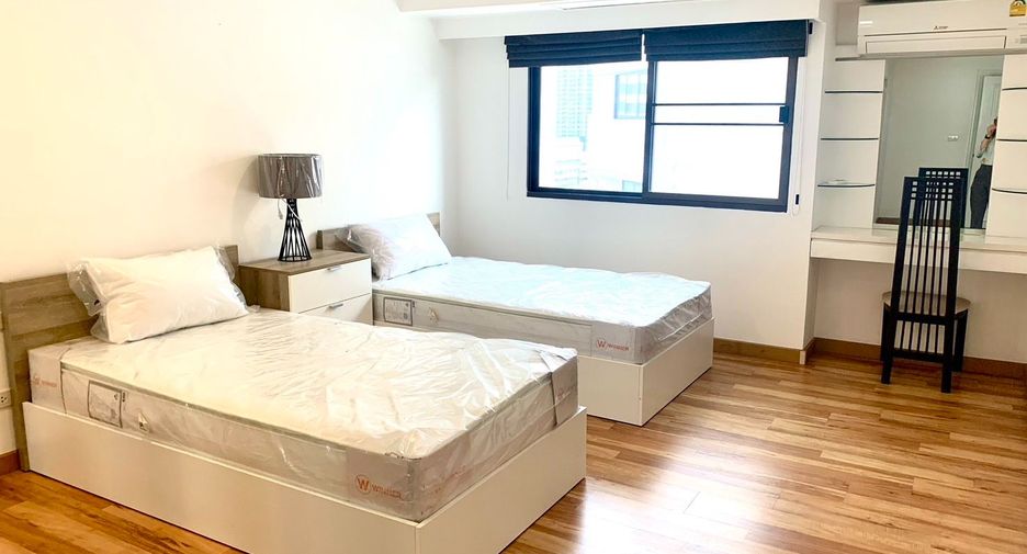 For rent 3 bed condo in Watthana, Bangkok