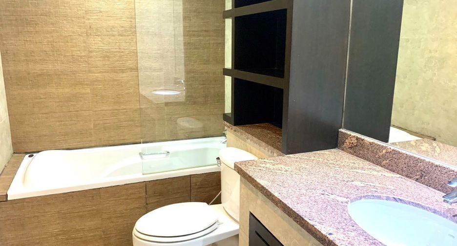 For rent 3 bed condo in Watthana, Bangkok