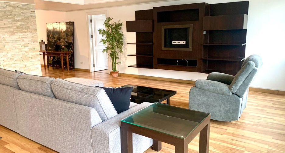 For rent 3 bed condo in Watthana, Bangkok