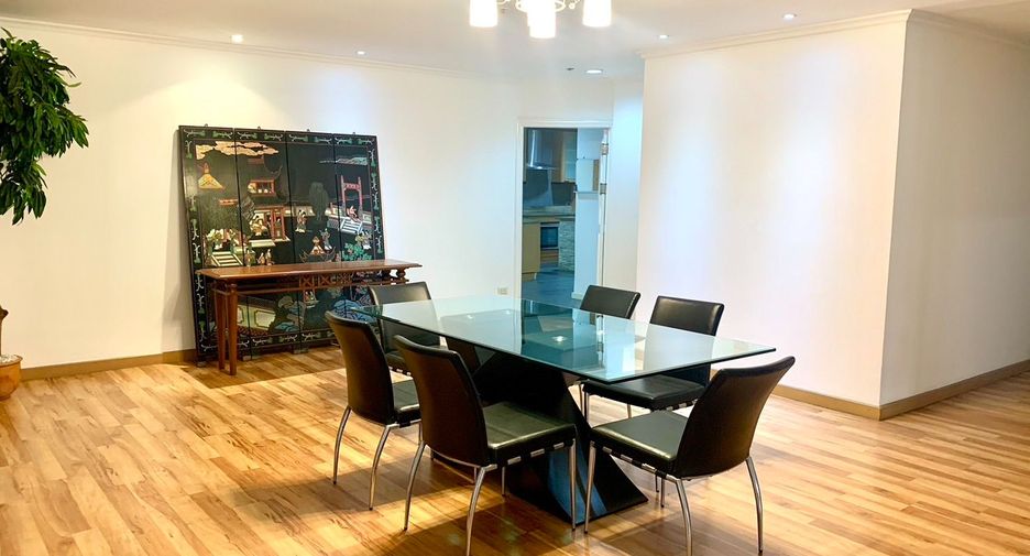 For rent 3 bed condo in Watthana, Bangkok