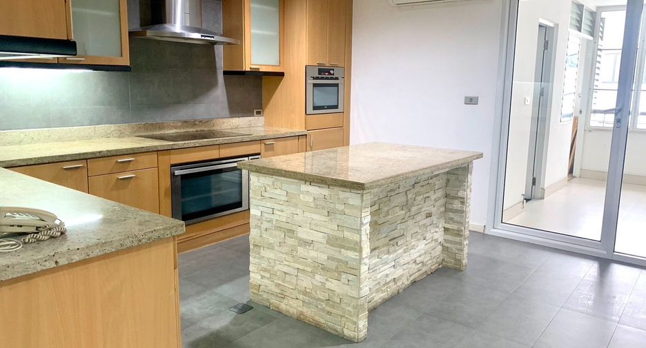 For rent 3 bed condo in Watthana, Bangkok