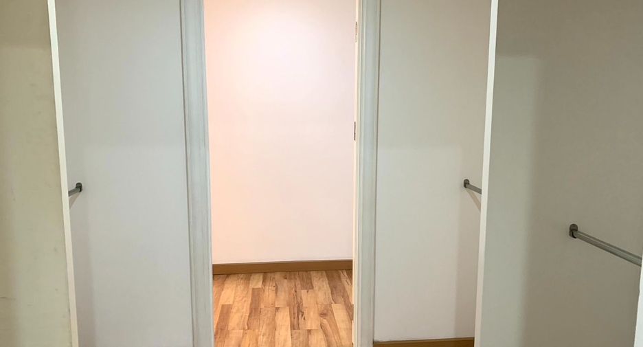 For rent 3 bed condo in Watthana, Bangkok