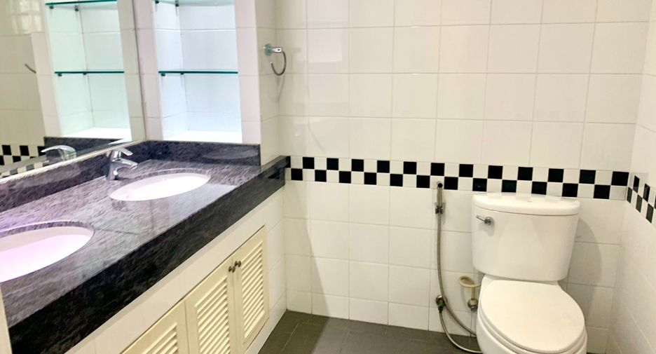 For rent 3 bed condo in Watthana, Bangkok
