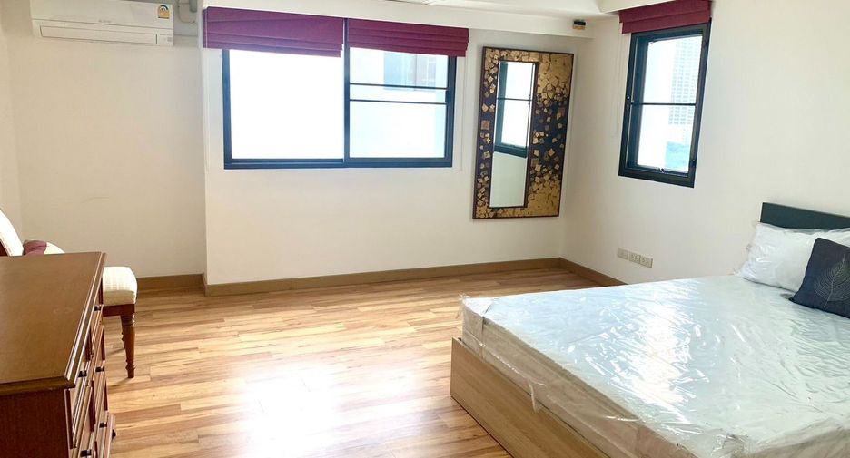 For rent 3 bed condo in Watthana, Bangkok