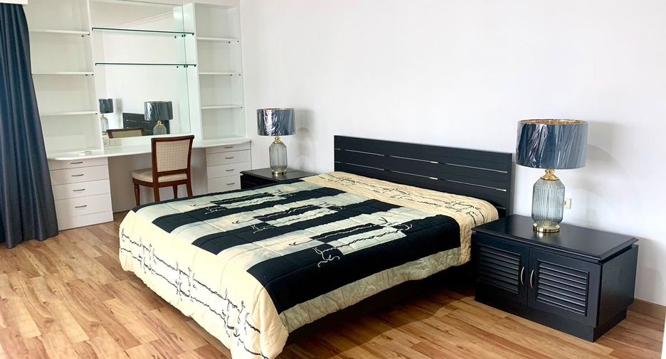 For rent 3 bed condo in Watthana, Bangkok