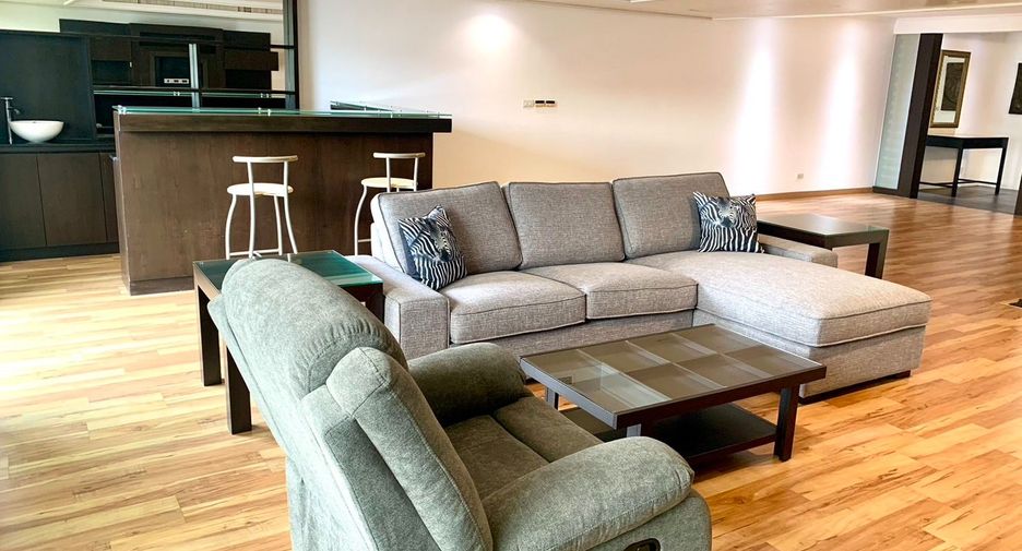 For rent 3 bed condo in Watthana, Bangkok