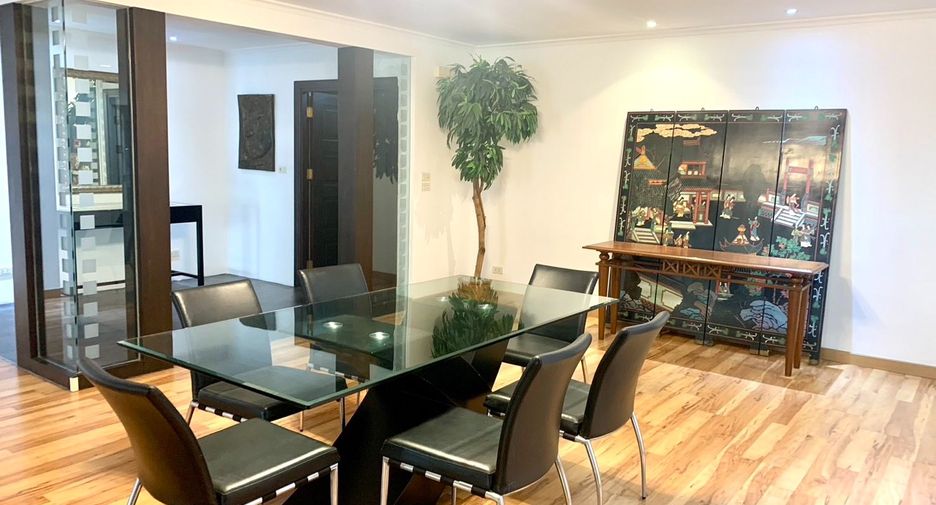 For rent 3 bed condo in Watthana, Bangkok