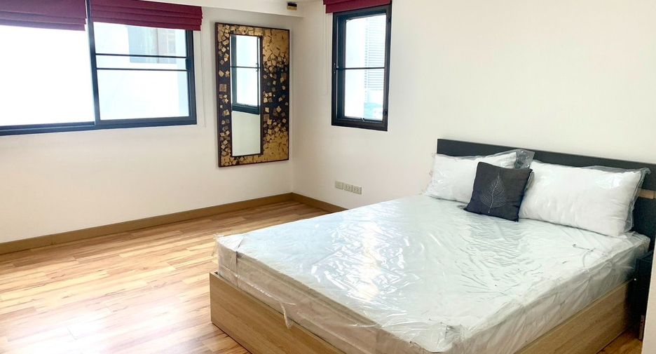 For rent 3 bed condo in Watthana, Bangkok