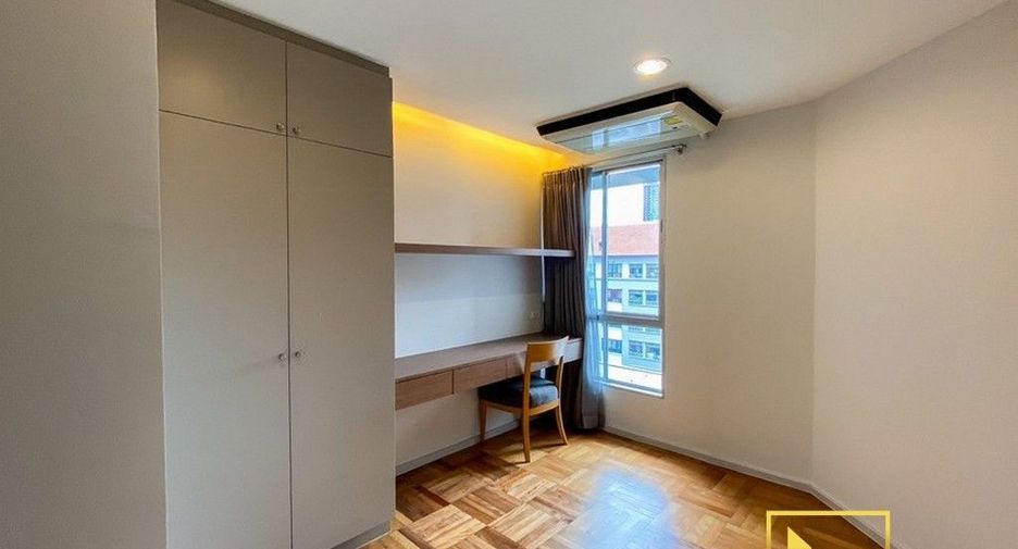 For rent 3 bed apartment in Yan Nawa, Bangkok