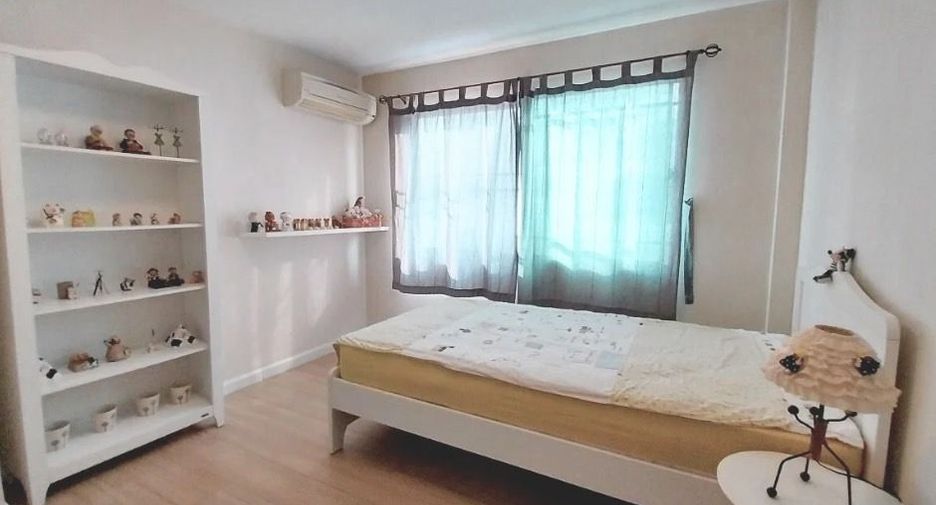 Casa adosada en venta de 3 habitaciones en Bang Khun Thian, Bangkok