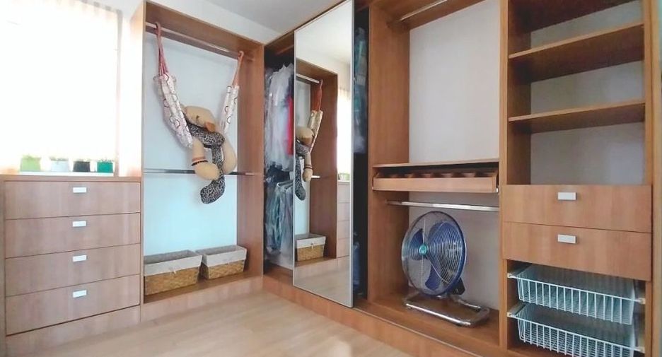 Casa adosada en venta de 3 habitaciones en Bang Khun Thian, Bangkok