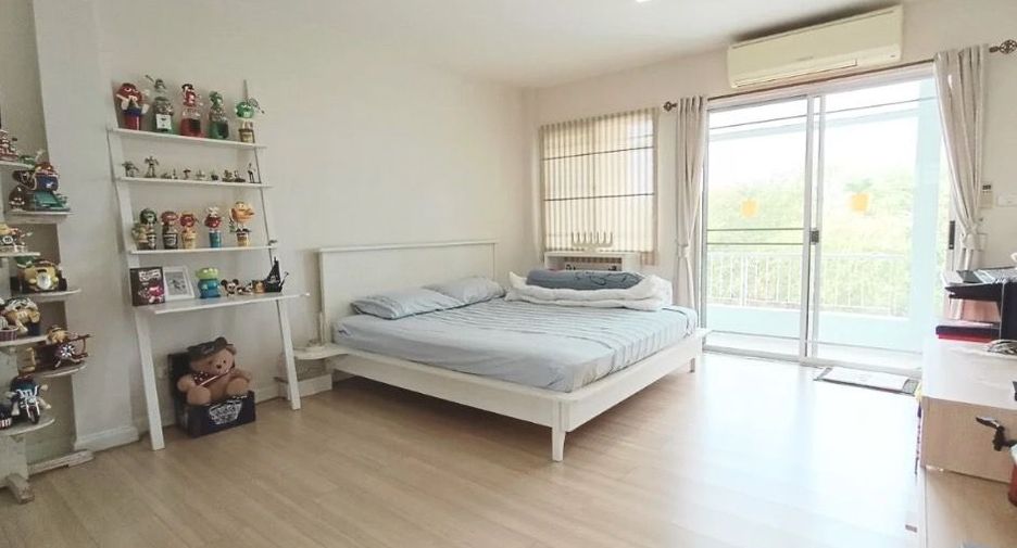 Casa adosada en venta de 3 habitaciones en Bang Khun Thian, Bangkok