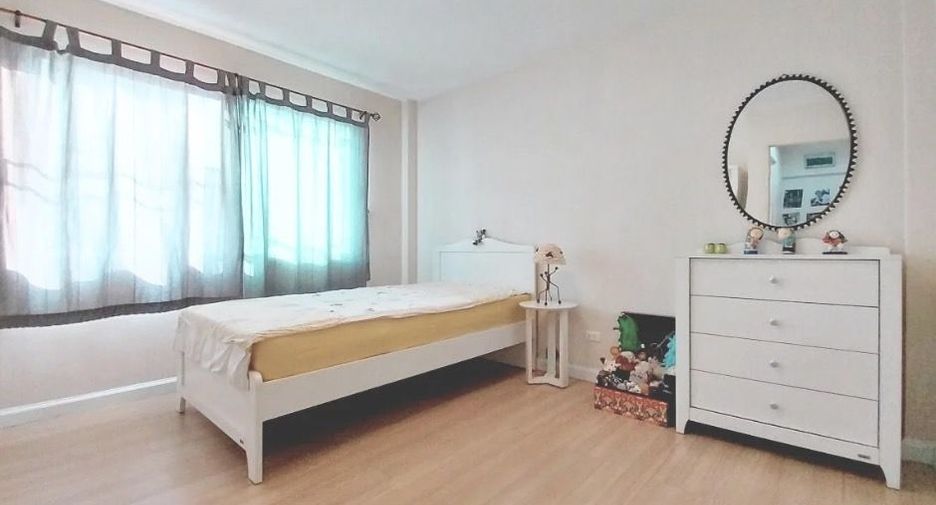 Casa adosada en venta de 3 habitaciones en Bang Khun Thian, Bangkok