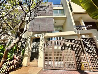 For rent そして for sale 3 Beds townhouse in Yan Nawa, Bangkok