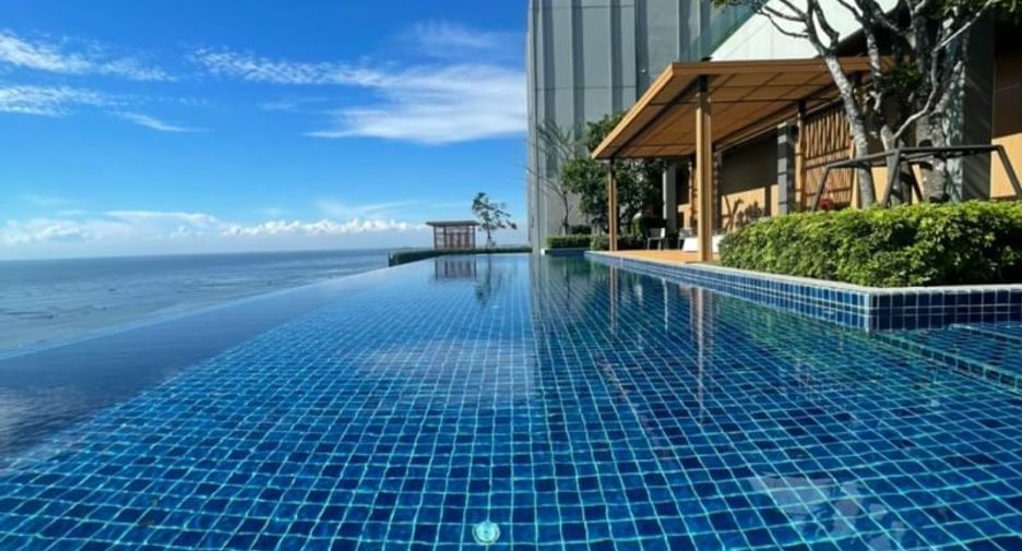 For sale 1 bed condo in Si Racha, Chonburi